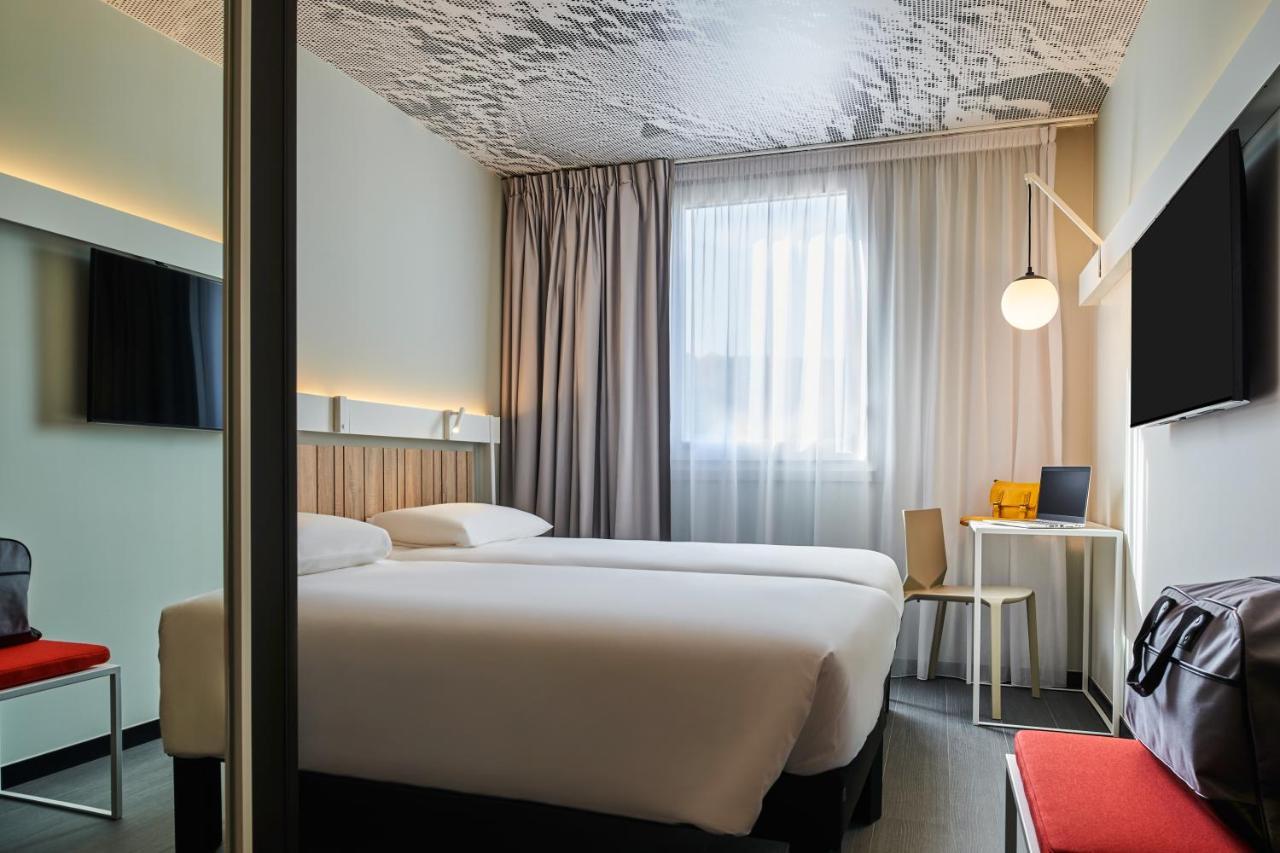 Ibis Montlhery Paris Sud Exterior photo