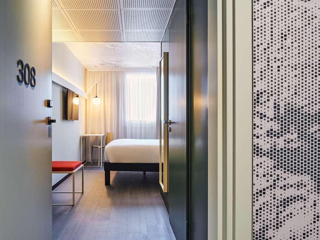 Ibis Montlhery Paris Sud Room photo